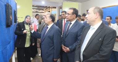 رئيس جامعة قنا يفتتح معرض "رحلة ما بين التراث والأصالة" بكلية التربية النوعية