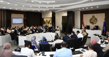 محافظ أسوان يوجه بحزمة تكليفات عاجلة لضبط الشوارع والأسواق وتسريع الاستجابة لشكاوى المواطنين