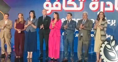 السفيرة نبيلة مكرم باحتفالية خريجى «تكافؤ»: المبادرة جوهر العمل الأهلى