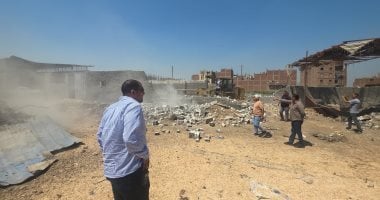 أوسيم تتصدى لمخالفات البناء.. إزالة جمالون مخالف بالبراجيل