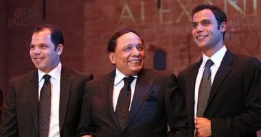 عادل إمام مع نجليه رامي ومحمد إمام 