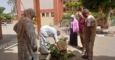 مدارس الأقصر تتجمل وتتزين استعداداً للعام الدراسى الجديد.. وكيل التعليم يتفقد المدارس وجاهزيتها وتسلم الكتب الدراسية من مخازن الإدارات التعليمية.. وعمليات صيانة شاملة للفصول والحدائق بالمدارس.. صور