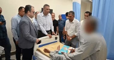 محافظ جنوب سيناء يتفقد مجمع الفيروز الطبي ويهنئ المرضى والعاملين بالمولد النبوي