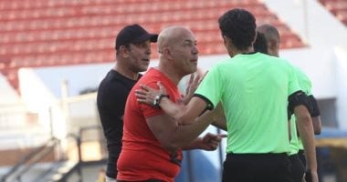 الحكم عبد العزيز السيد ينهي لقاء فاركو والمنصورة بعد انسحاب الأخير بالمحترفين - اليوم السابع
