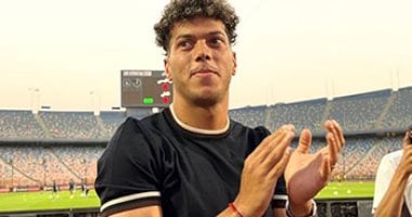 جماهير الأهلي تحتفي بـ إمام عاشور بعد تجديد عقده قبل مباراة زد.. فيديو وصور - اليوم السابع