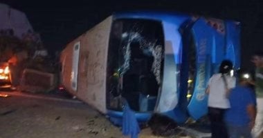 المعاينة بحادث محور الضبعة.. 4 وفيات و57 مصابا بعد تصادم أتوبيس ونقل ثقيل