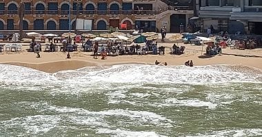 هام وعاجل لرواد شواطئ الإسكندرية.. رفع الراية الحمراء وإخلاء جميع الشواطئ بسبب "ملتم أغسطس".. تحذيرات بارتفاع الأمواج 5 أمتار واضطراب شديد فى حالة البحر مع التيارات البحرية والسحب.. والمحافظ يرفع درجة الاستعداد