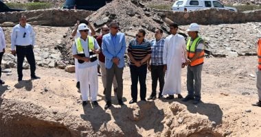 محافظ جنوب سيناء يتفقد خط الطرد بمدينة دهب ويوجه بتنفيذ خط صرف صحى جديد