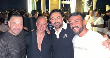 محمد كريم بصحبة أحمد العوضى وطارق العريان فى عيد ميلاد تامر مرسى
