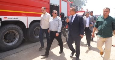 محافظ دمياط يتابع جهود إخماد حريق بمصنع مشبك بكفر البطيخ ويوجه بتقديم الدعم