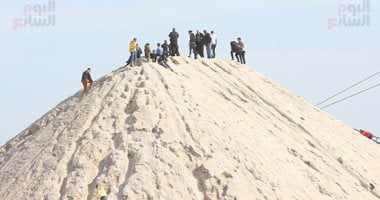 لقطات ساحرة من أوروبا الشرق.. جبل الملح ببورسعيد أيقونة جذب السياح