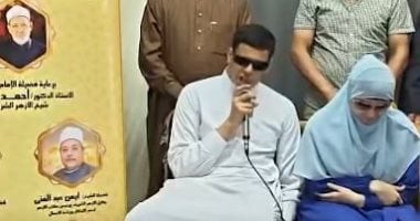 شاب من ذوي البصيرة يبهر الحاضرين في فعاليات يوم السرد القرآني بالدقهلية.. فيديو