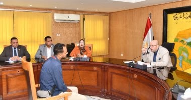 محافظ الفيوم يوجه بتوفير فرصتي عمل لشابين بالقطاع الخاص أحدهما من ذوي الهمم