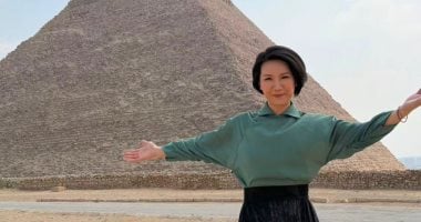 إشادة صينية بحفاوة استقبال الرئيس شي جين بينج فى مصر.. مذيعة صينية من أمام الأهرامات: دفء وكرم المصريين لمس قلبي.. الثقة والتعاون تحولا إلى صداقة.. وصحفى يبرز لوحات الترحيب والأعلام فى شوارع القاهرة