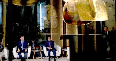الرئيس السيسى وقرينته يصطحبان رئيس الصين وزوجته فى جولة بالمتحف المصرى الكبير