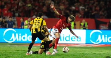 إمام عاشور لاعب الأهلى