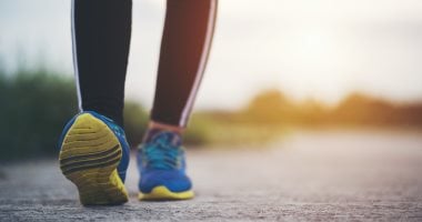 هل ضعف الإدراك يرتبط بطريقة المشى؟.. دراسة توضح