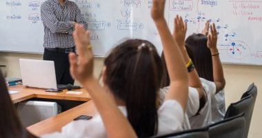 تلاميذ فى مدرسة 