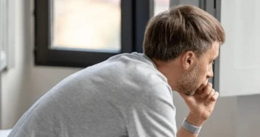 بتبعد عن الناس وبتفقد شغفك؟.. 5 علامات تكشف تأثير الصدمات النفسية 