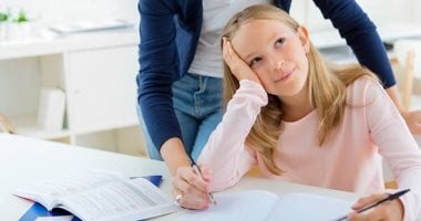 ابنك مش عارف يركز فى المذاكرة؟ 8 حيل تساعده يتخلص من التشتت 