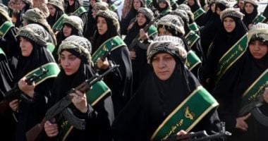 إيرانيات شاركن فى العرض العسكري فى طهران 