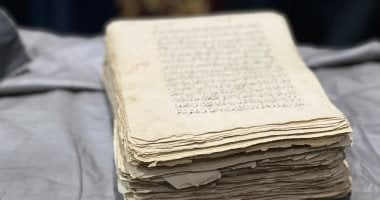 عائلة بقنا تحتفظ بمصحف عمره 200 عام ووثائق من القرن التاسع عشر.. صور