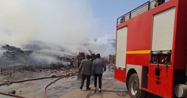 إخماد حريق بأحد مصانع الورق بمنطقة بياض العرب الصناعية ببنى سويف