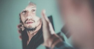 "أنا مش محتاج أتغير".. 5 جمل "ريد فلاجز" تحذرك من سلوك نرجسى فى العلاقة