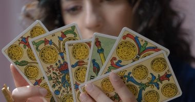 بيحب الاستقرار ولا بيمل بسرعة؟.. اعرف طبيعة كل برج فى العلاقات العاطفية