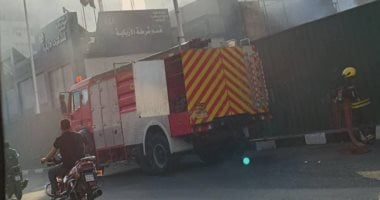 ماس كهربائي بالتكييف وراء حريق فى الواجهة الجانبية لقسم الأزبكية