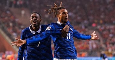 أوليسيه يحتفل بهدف فوز منتخب فرنسا