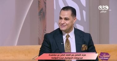 Social Media Fuels Detachment From Reality, Mental Health Consultant Warns