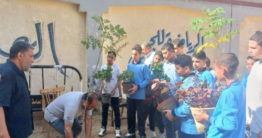 «اتحضر للأخضر» فى مدارس إمبابة.. تدريب الطلاب على زراعة الأشجار