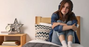 بتتحمل فوق طاقتك وتسكت؟.. 10 علامات تكشف "الطفل السهل" في الكبر