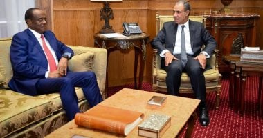 وزير الخارجية يلتقي المستشار الاقتصادي للرئيس الإريتري