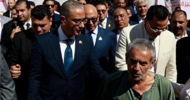 Giza Governor Orders Medical Care for Elderly Man Who Stopped Him During Tour