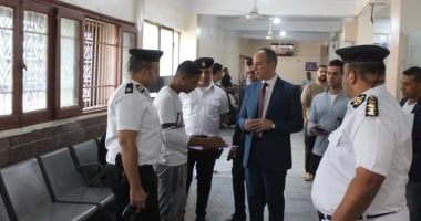 مدير أمن سوهاج يتفقد وحدات تراخيص المرور لمتابعة منظومة الشباك الواحد.. صور