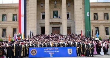دفعة «جمال حمدان».. آداب القاهرة تحتفي بخريجى 2026 وتكرّم الحاصلين على الدراسات العليا