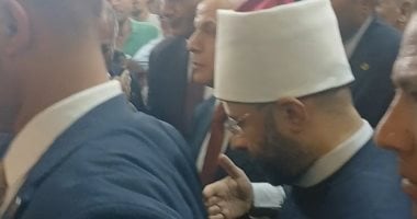 وزير الأوقاف يزور مقام سيدي أحمد البدوي ويقرأ له الفاتحة قبل مغادرته طنطا
