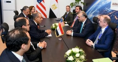 وزير الخارجية مع مستشار ترامب