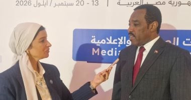 وزير الموارد البشرية والرعاية الاجتماعية السوداني مع آية دعبس محررة اليوم السابع