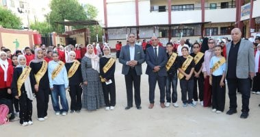 مدير تعليم الوادي الجديد يتفقد مدرسة الشهداء احتفالا باليوم العالمي للصحة النفسية