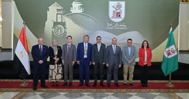 نائب رئيس جامعة القاهرة يبحث مع وفد جامعة هونج كونج للتكنولوجيا إطلاق درجات علمية