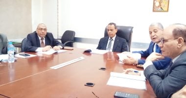 Aswan University Committee Reviews Renewal of Leadership Appointments