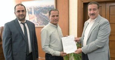 محافظ بورسعيد يوقع 6 عقود جديدة لـ6 مصانع بجنوب المحافظة.. صور