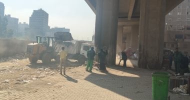 حملات مكثفة لرفع كفاءة النظافة بشوارع حى بولاق الدكرور.. صور