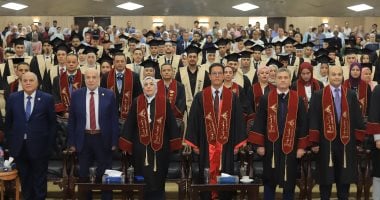 جامعة بنها تحتفل بتخرج أول دفعة من طلاب كلية العلاج الطبيعي.. صور