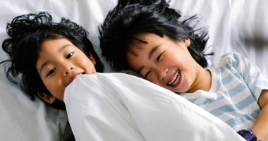 كنت بتنام فى أوضة مشتركة مع إخواتك؟.. 5 عادات قد تكتسبها من التجربة