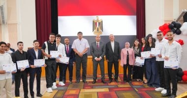 العمل تسلم شهادات لخريجي منح التدريب المهنى ويفتتح ملتقى توظيف إيطالى بالقاهرة