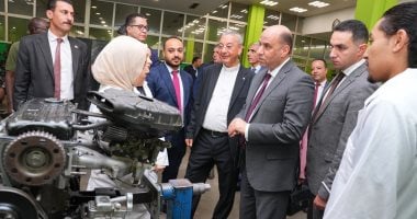 وزير العمل يشيد بفتيات اقتحمن مهن الميكانيكا بمعهد دون بوسكو الإيطالي بالقاهرة